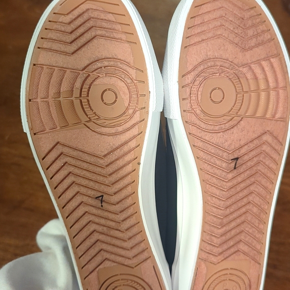 NWOT Women's sz 7 leopard print sneakers - Picture 3 of 4